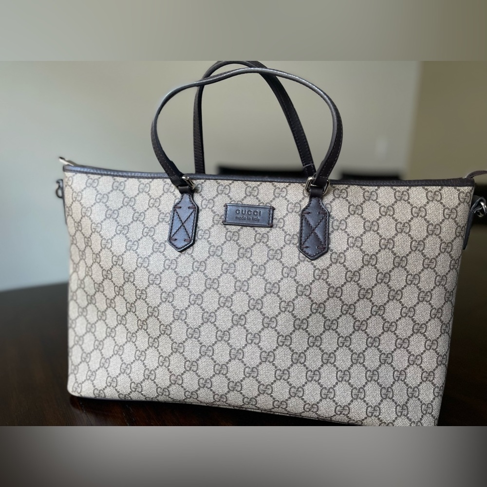 AUTHENTIC Gucci Supreme Tote